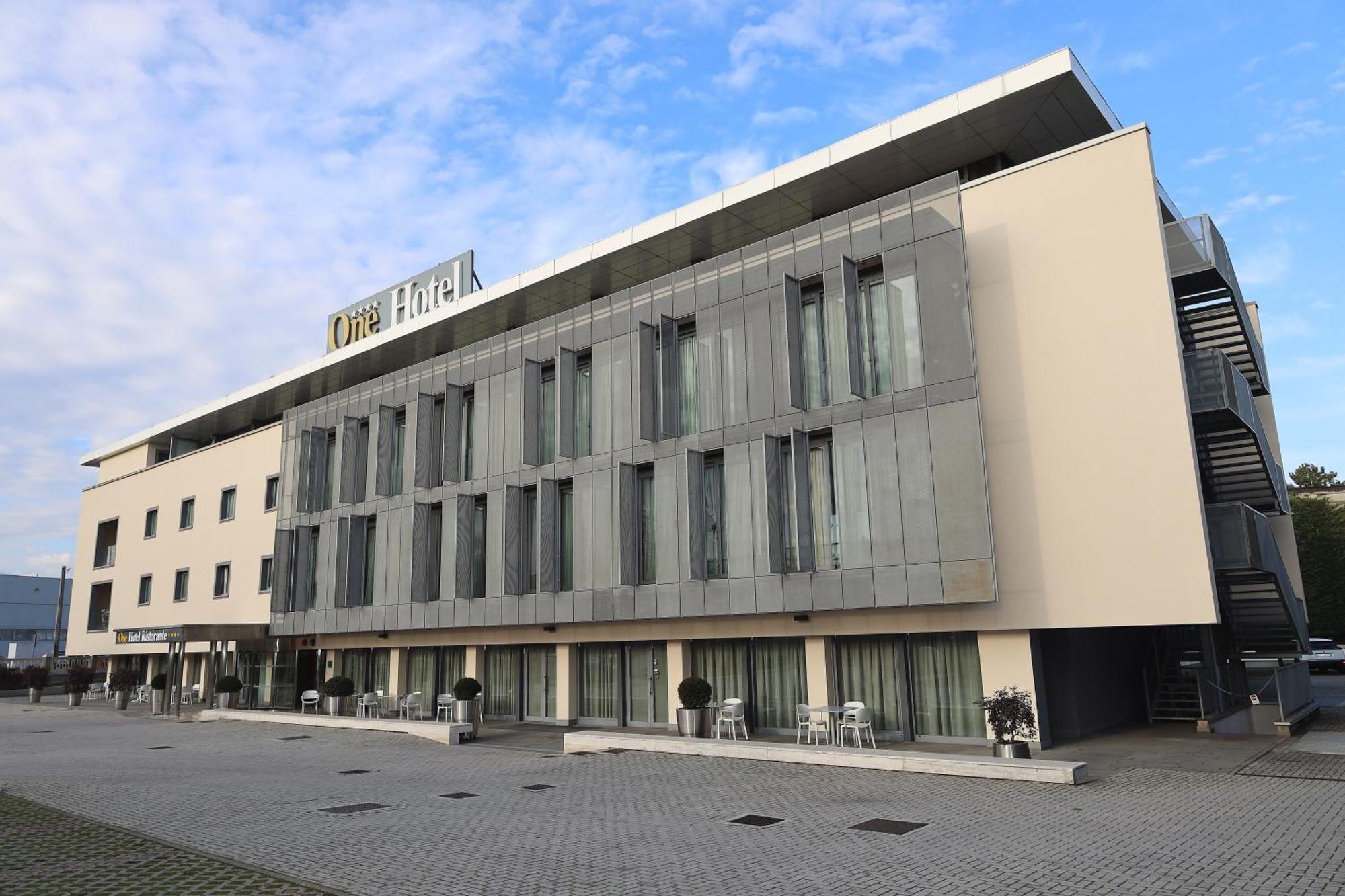 One Hotel&Restaurant Dalmine Exterior foto